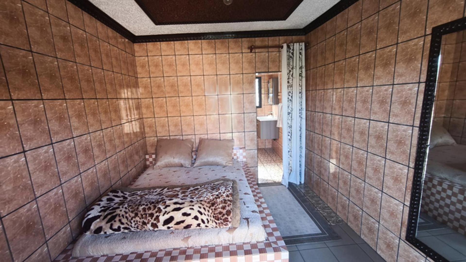 Hotel Restaurant Le Miamiam Glouglou Ambositra Exteriör bild