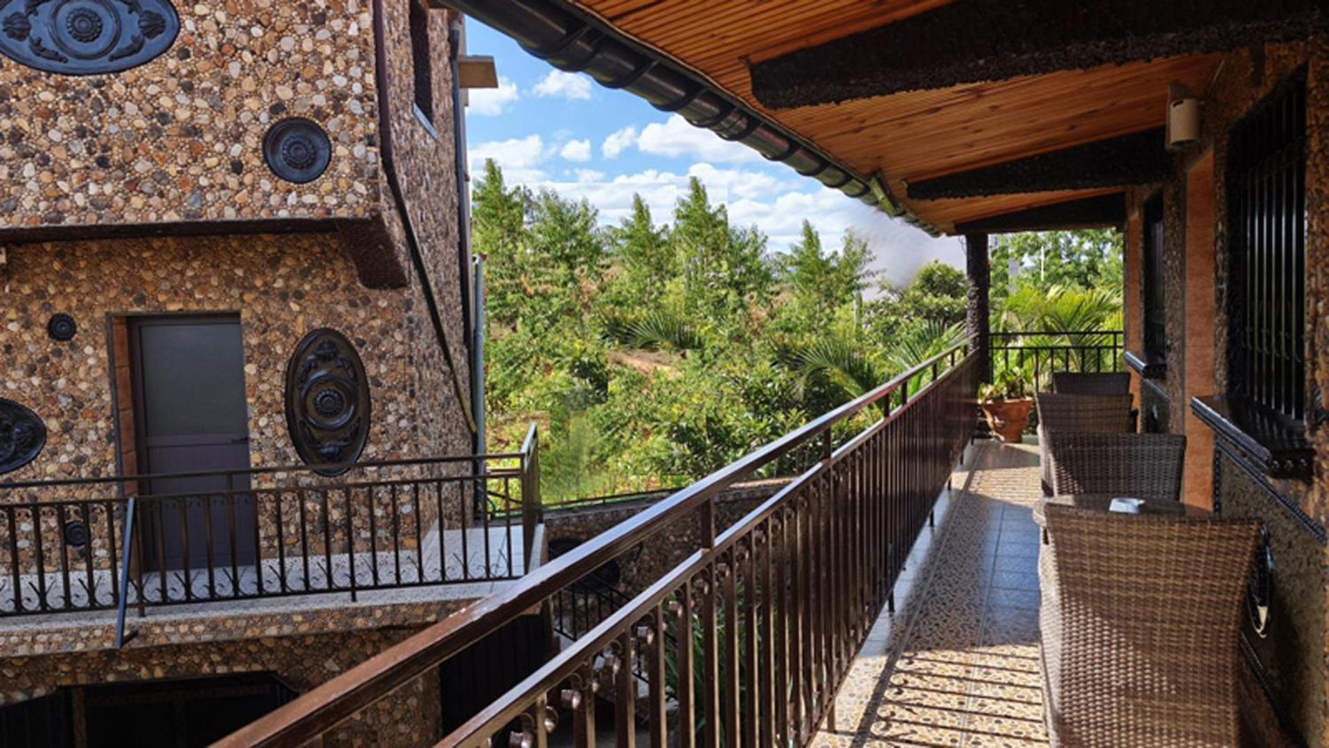 Hotel Restaurant Le Miamiam Glouglou Ambositra Exteriör bild