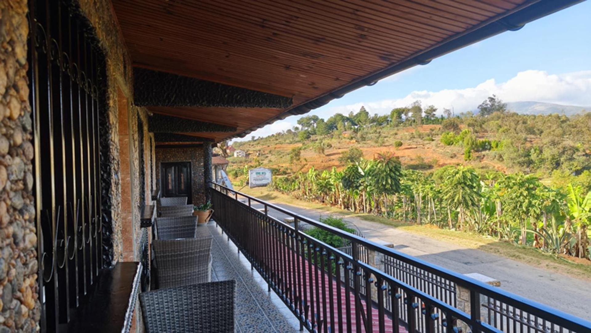 Hotel Restaurant Le Miamiam Glouglou Ambositra Exteriör bild