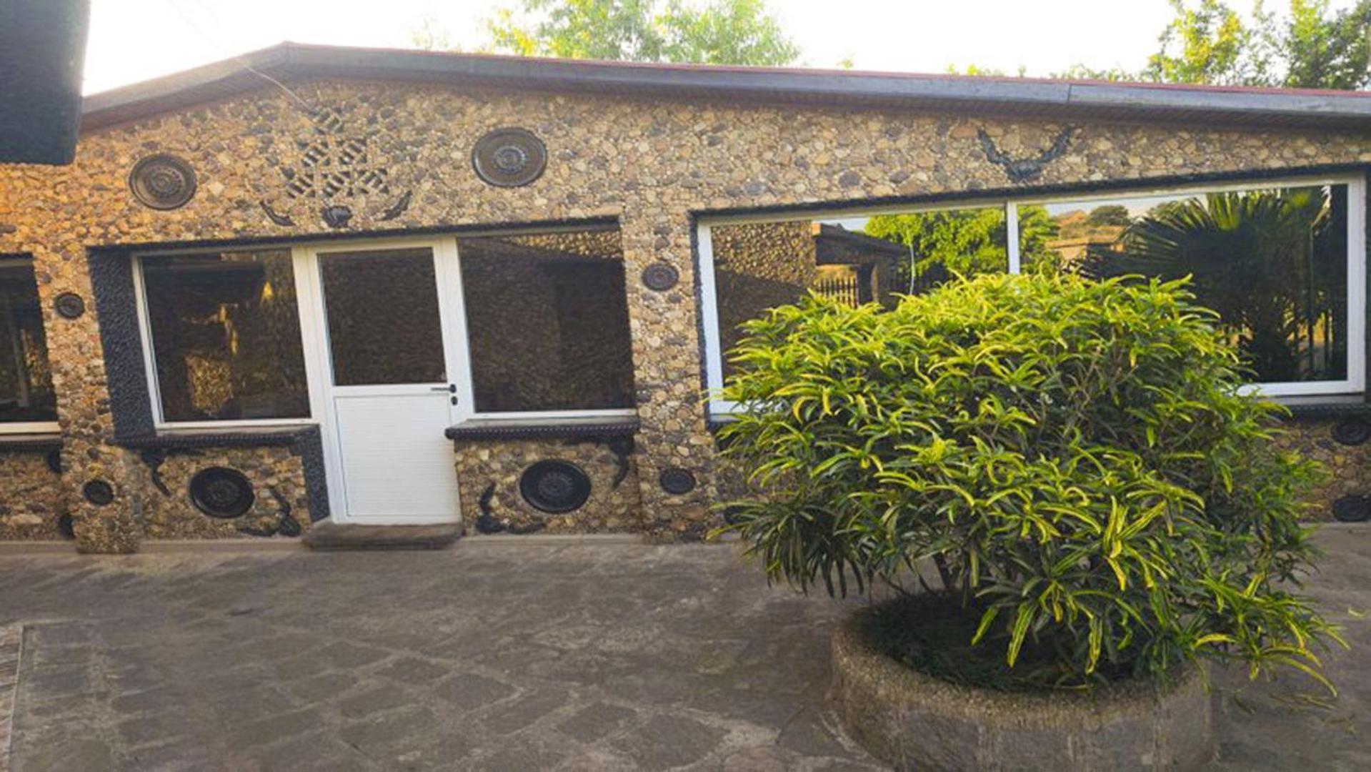 Hotel Restaurant Le Miamiam Glouglou Ambositra Exteriör bild
