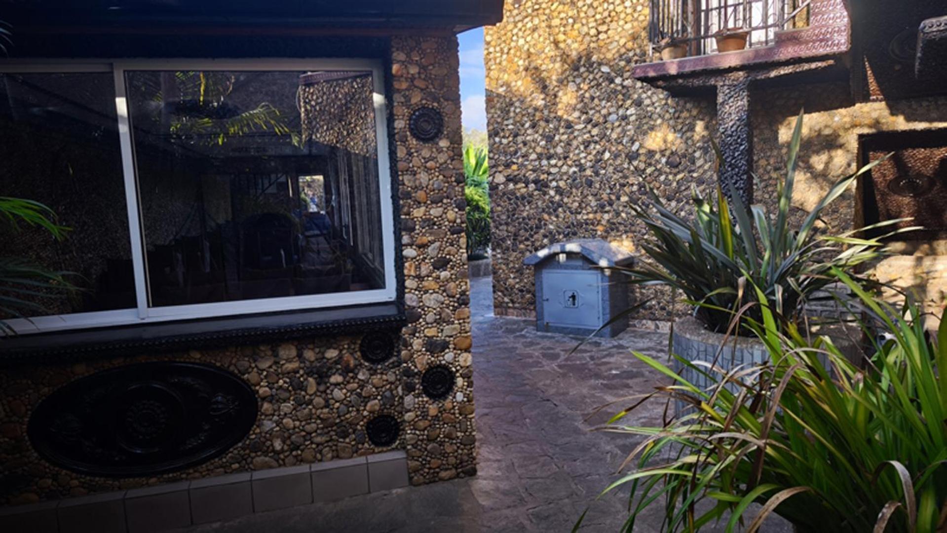 Hotel Restaurant Le Miamiam Glouglou Ambositra Exteriör bild