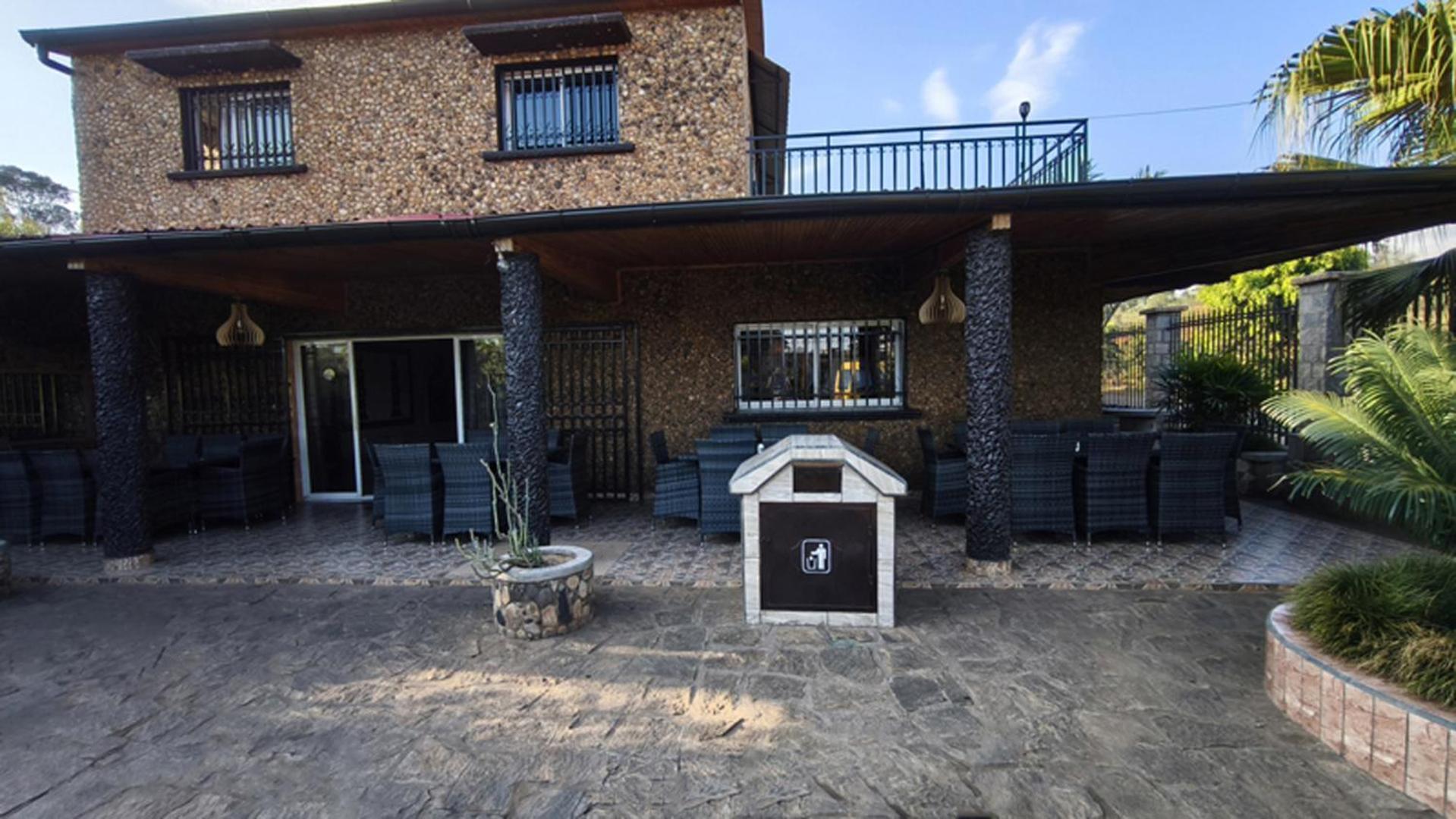 Hotel Restaurant Le Miamiam Glouglou Ambositra Exteriör bild