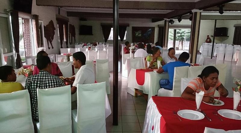 Hotel Restaurant Le Miamiam Glouglou Ambositra Exteriör bild